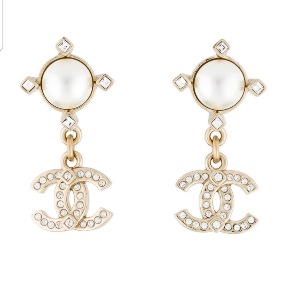 SOLD!!! Pearl & CC charms Gold Tone Earnings - Picture 1 of 9